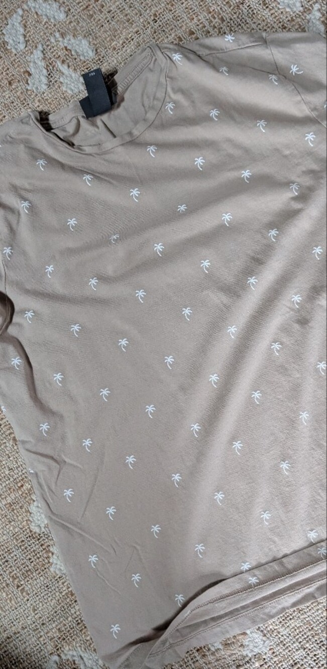 H&M Beige Short Sleeve Tee with White Palm Print